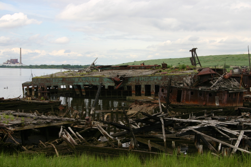The remains of an old New York City ferry slowly sinks in its muddy grave in the Arthur Kill. (Gordon Donovan)
