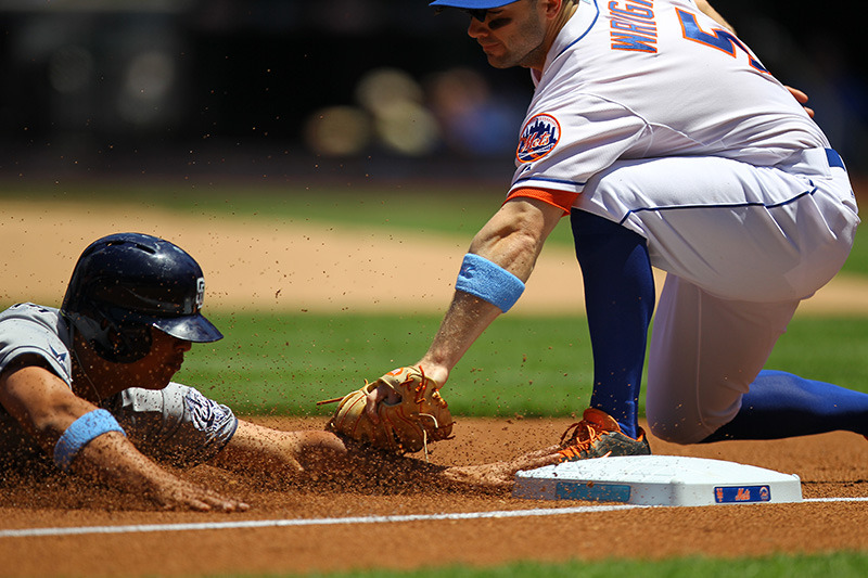 David Wright tags out Padres Will Venable