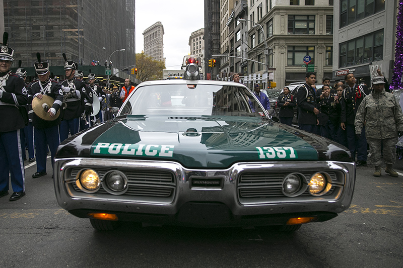 An old NYPD squad car moves its way through the crowd before the start of the Veterans Day parade on Fifth Avenue. (Gordon Donovan)