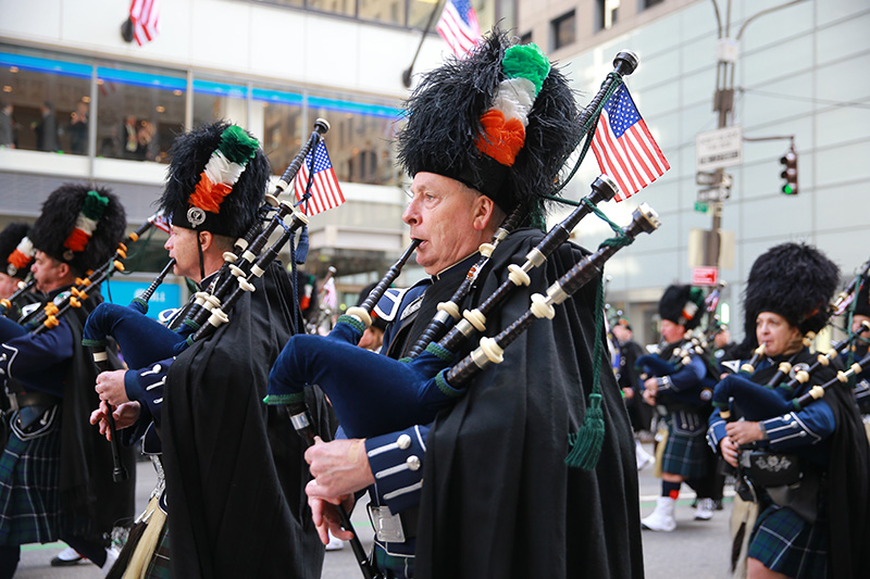 Members of The Ancient Order of Hibernians from Orange County, New York, perform during the St. Patrick's Day Parade, March 17, 2016, in New York (Gordon Donovan/Yahoo News)