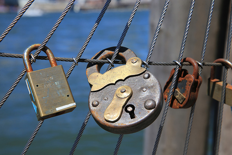 An older style of lock is attached on the cable railings of Pier 1 in Brooklyn on August 23, 2016. (Gordon Donovan/Yahoo News)