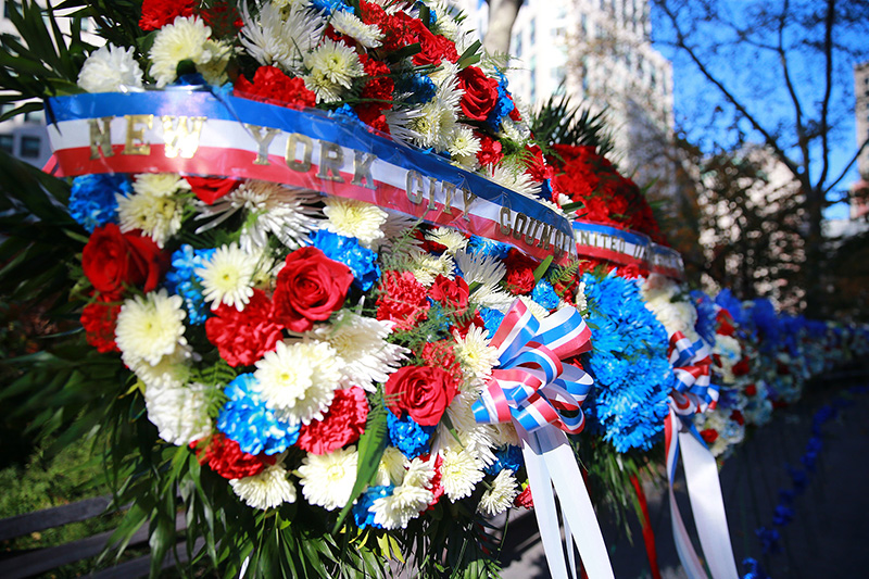 Wreaths honoring veterans are displayed around Madison Square Park in New York City on Nov. 11, 2016. (Gordon Donovan/Yahoo News)