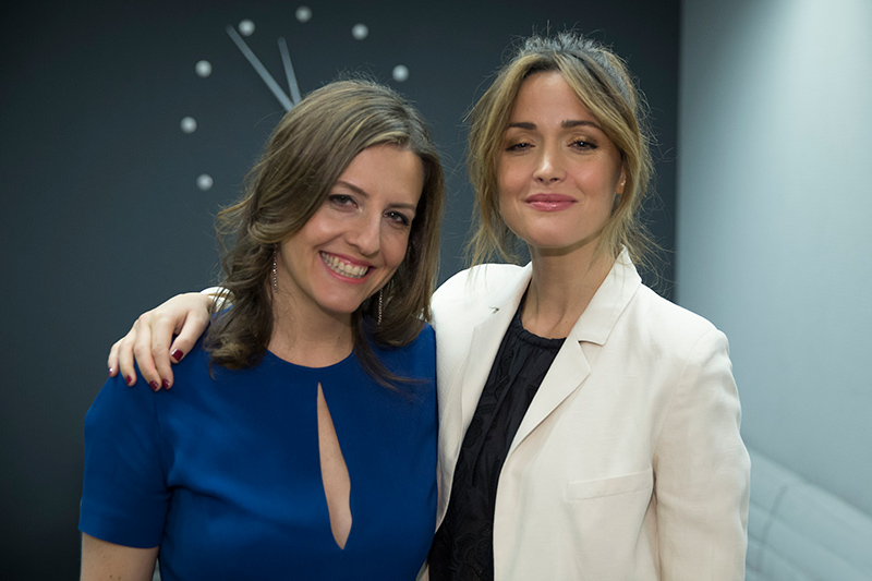 Author Rebecca Skloot and actress Rose Byrne pose for a photo after an interview with Yahoo Global News Anchor Katie Couric at the Yahoo Studios in New York City on April 14, 2017. (Gordon Donovan/Yahoo News)