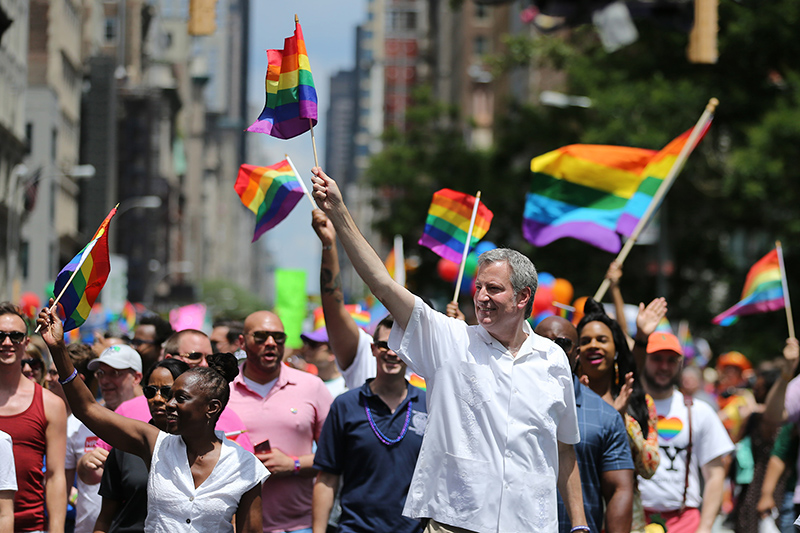Mayor Bill de Blasio marches in the N.Y.C Pride Parade in New York on June 25, 2017. (Photo: Gordon Donovan/Yahoo News)